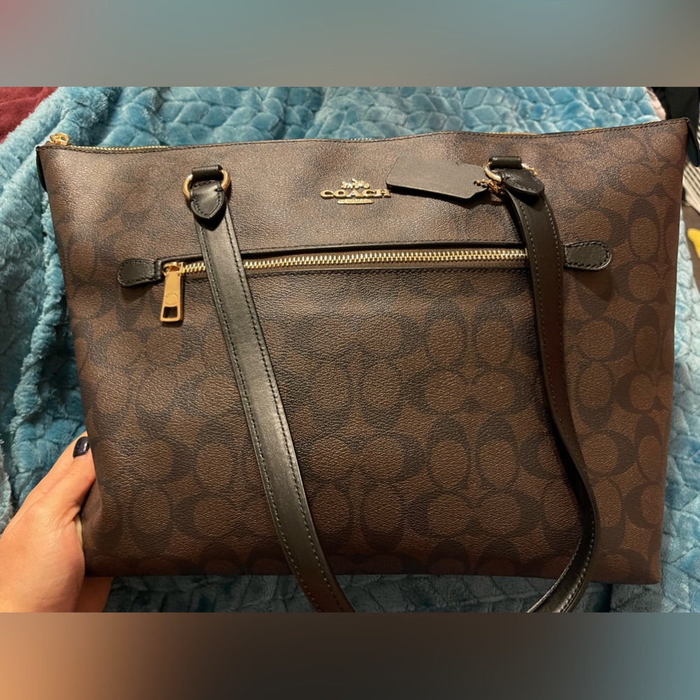 Excellent used condition coach gallery tote